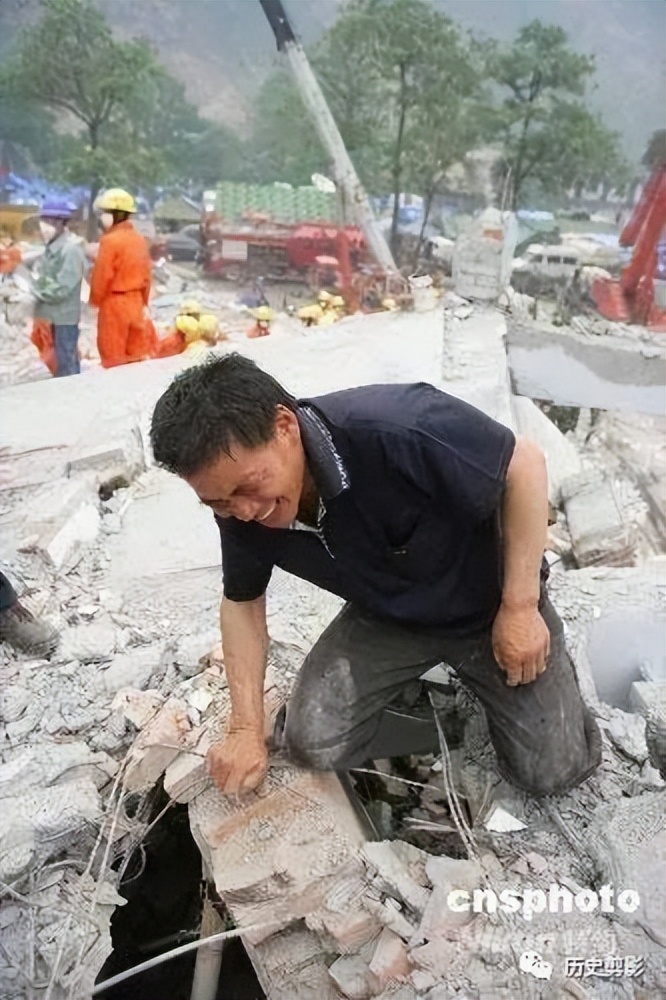 汶川地震15周年：100张照片，100个让人泪流满面的瞬间
