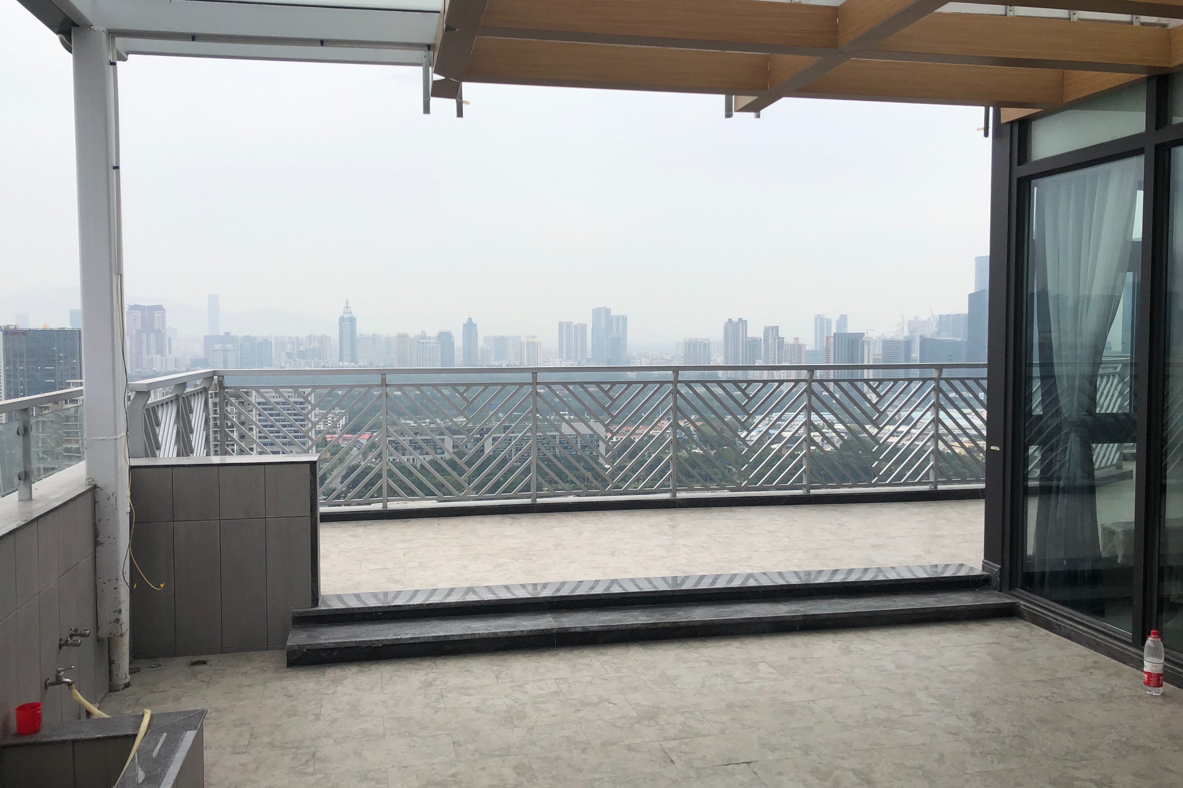 顶楼复式房子为什么不好卖呢,顶层复式跌下神坛