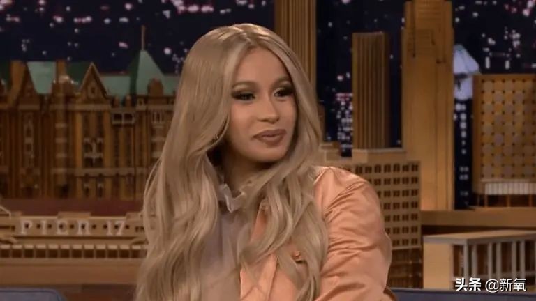 好拽！从贫民窟到顶奢代言人，骂卡戴珊是学人精…