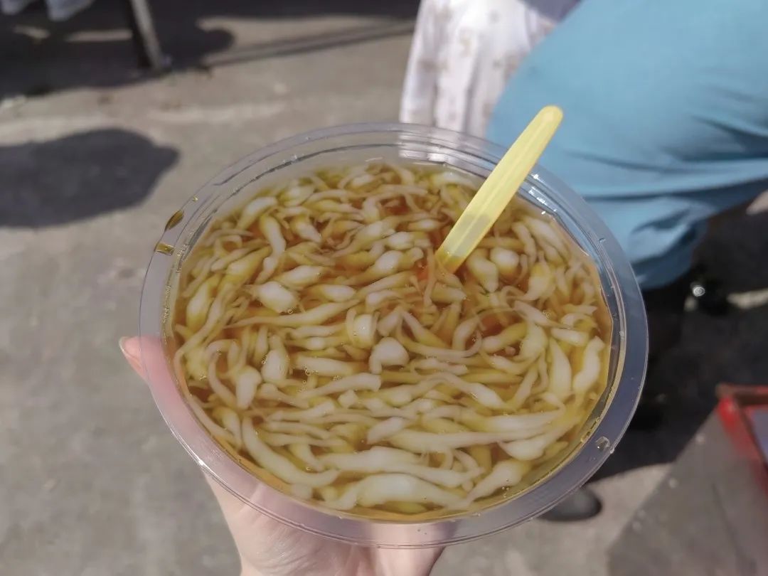 冰粉跟凉面哪个生意更好,夏天卖冰粉和凉面哪个更挣钱