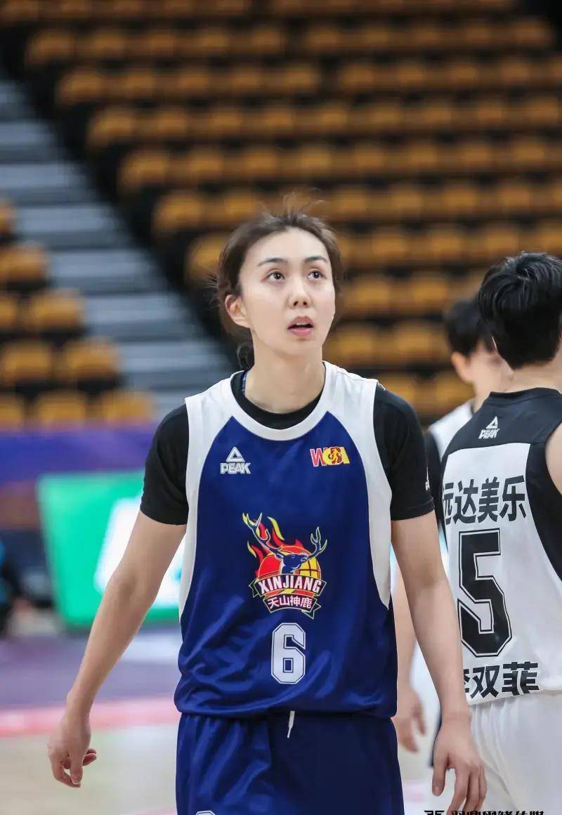 中国女篮王思雨照片好看一点的,徐杰和张茹王思雨身高啥关系