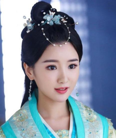 毛晓彤：曾经被父亲抛弃扔垃圾桶，成名后父亲索要5000万赡养费