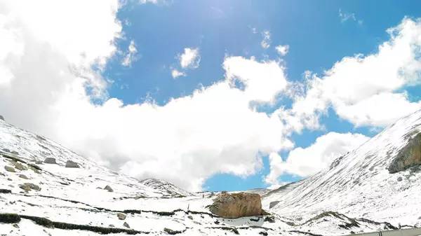 这条惊艳奇绝的公路,行走在天山脊梁上的最美景观公路