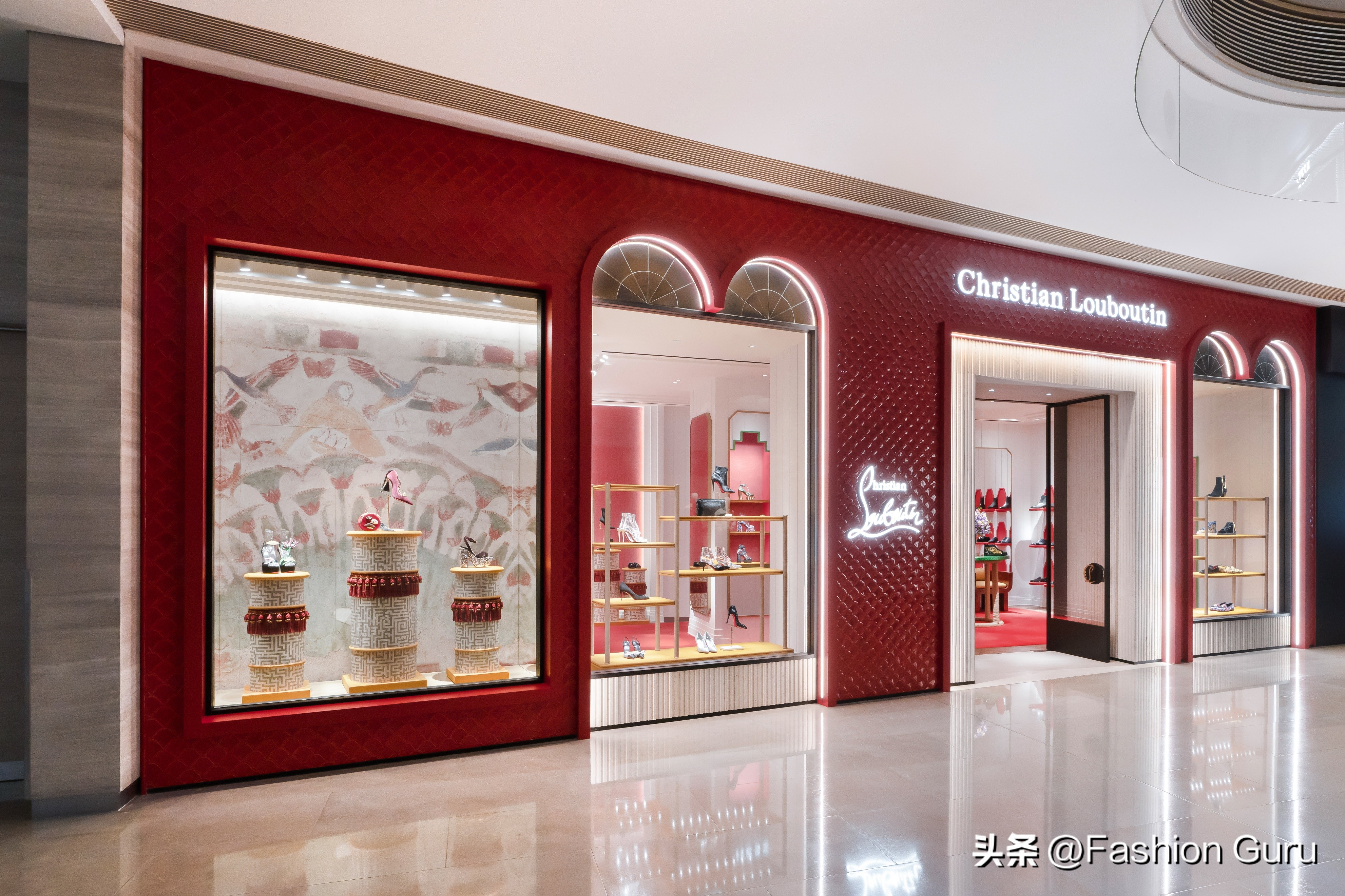 christianlouboutin路铂廷门店,路铂廷christianlouboutin算顶奢吗