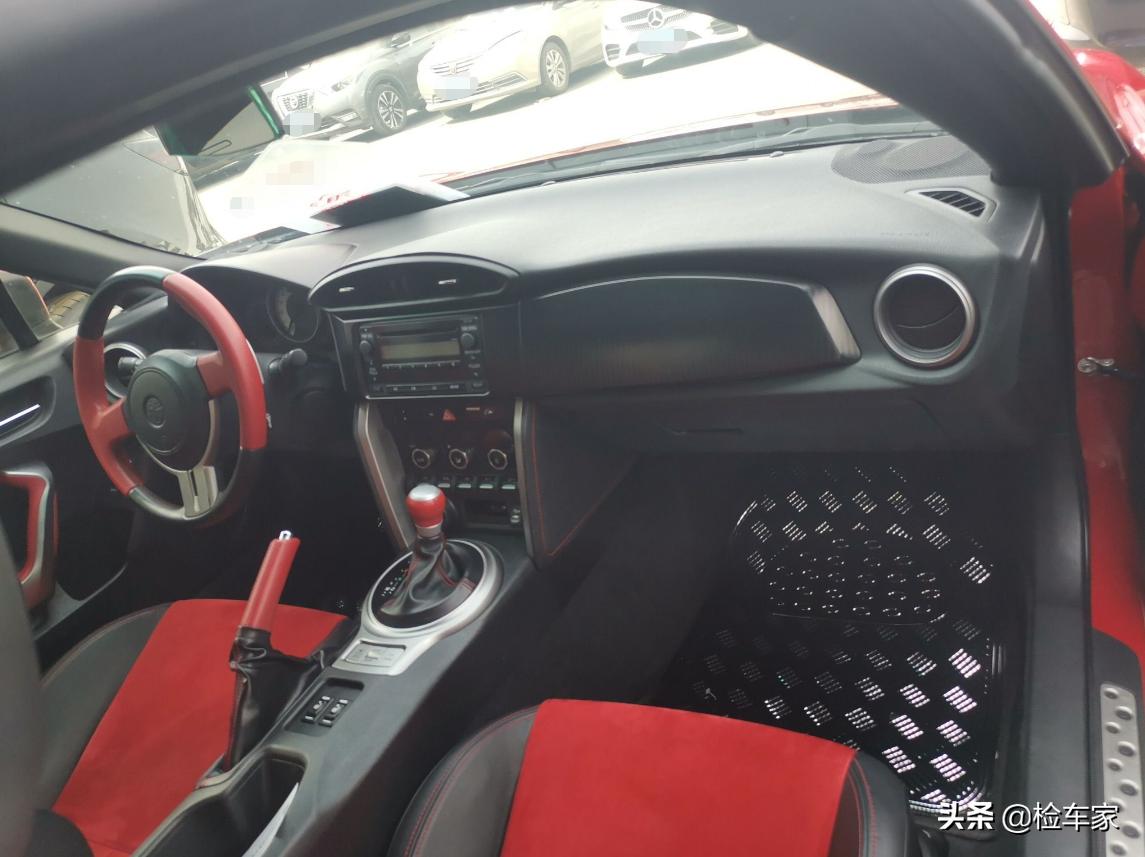 12万元的丰田86值不值得买,一代神车丰田86