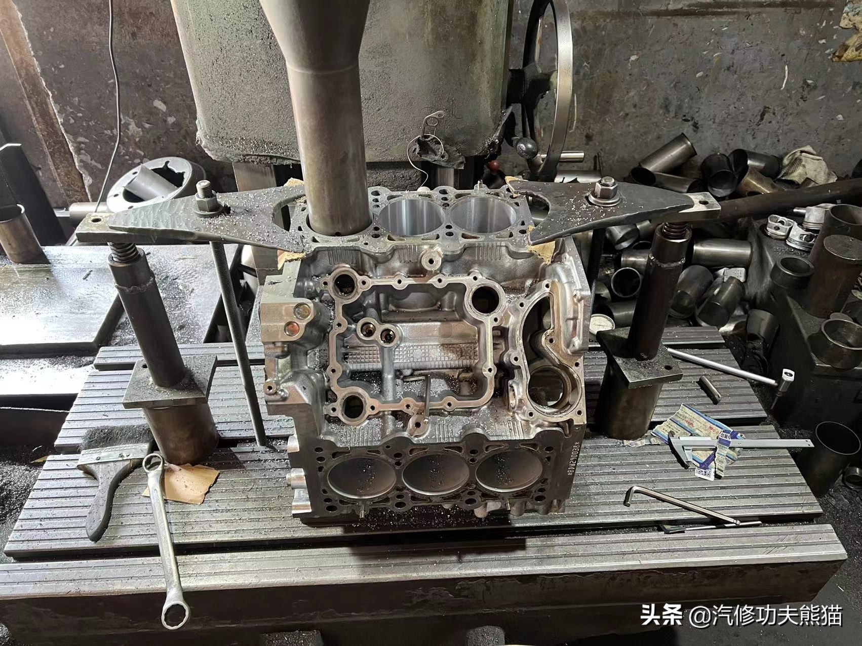 奥迪a6五百块钱,奥迪a65000公里烧一升机油维修