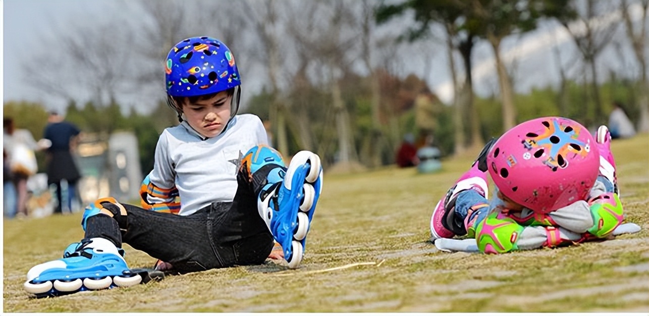 轮滑教程初学儿童版,轮滑怎么刹车