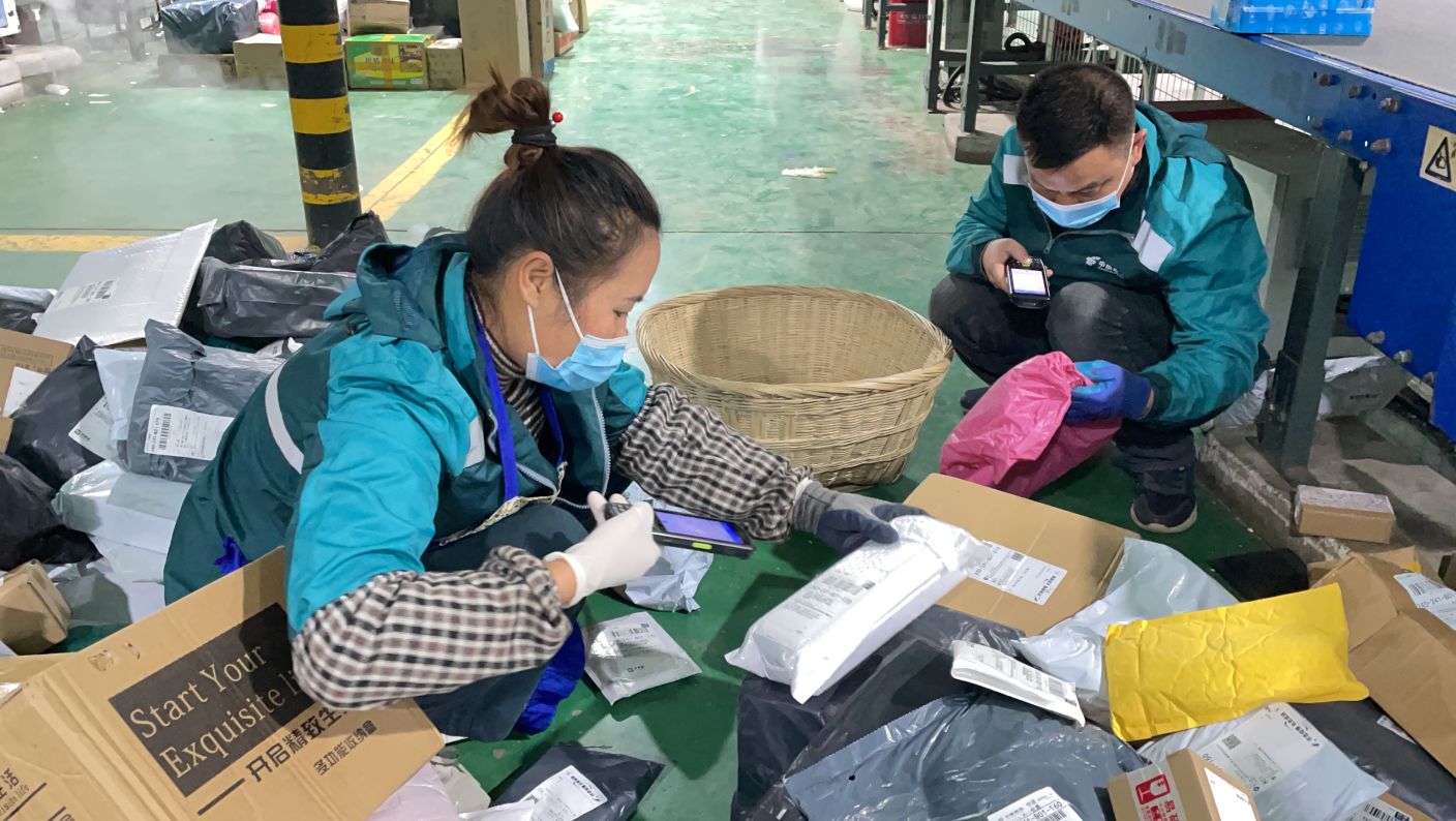 快递包裹快速配送,包裹最快半日送达且保障送货上门