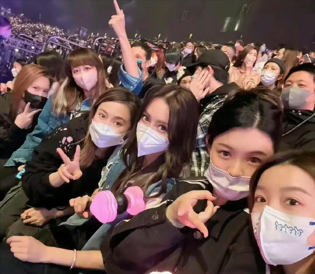 baby花2600抢会员座位高调支持韩国女团遭全网骂，不看时事新闻吗