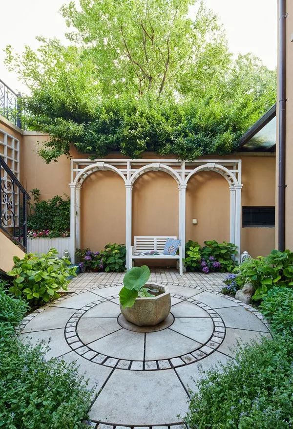 下沉式庭院算庭院吗,下沉式庭院和地上庭院叠石结合