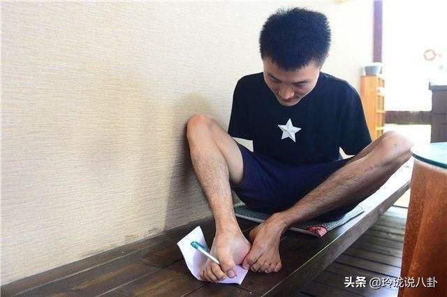 杨孟衡失去双臂的全过程,无臂学霸杨孟衡的故事