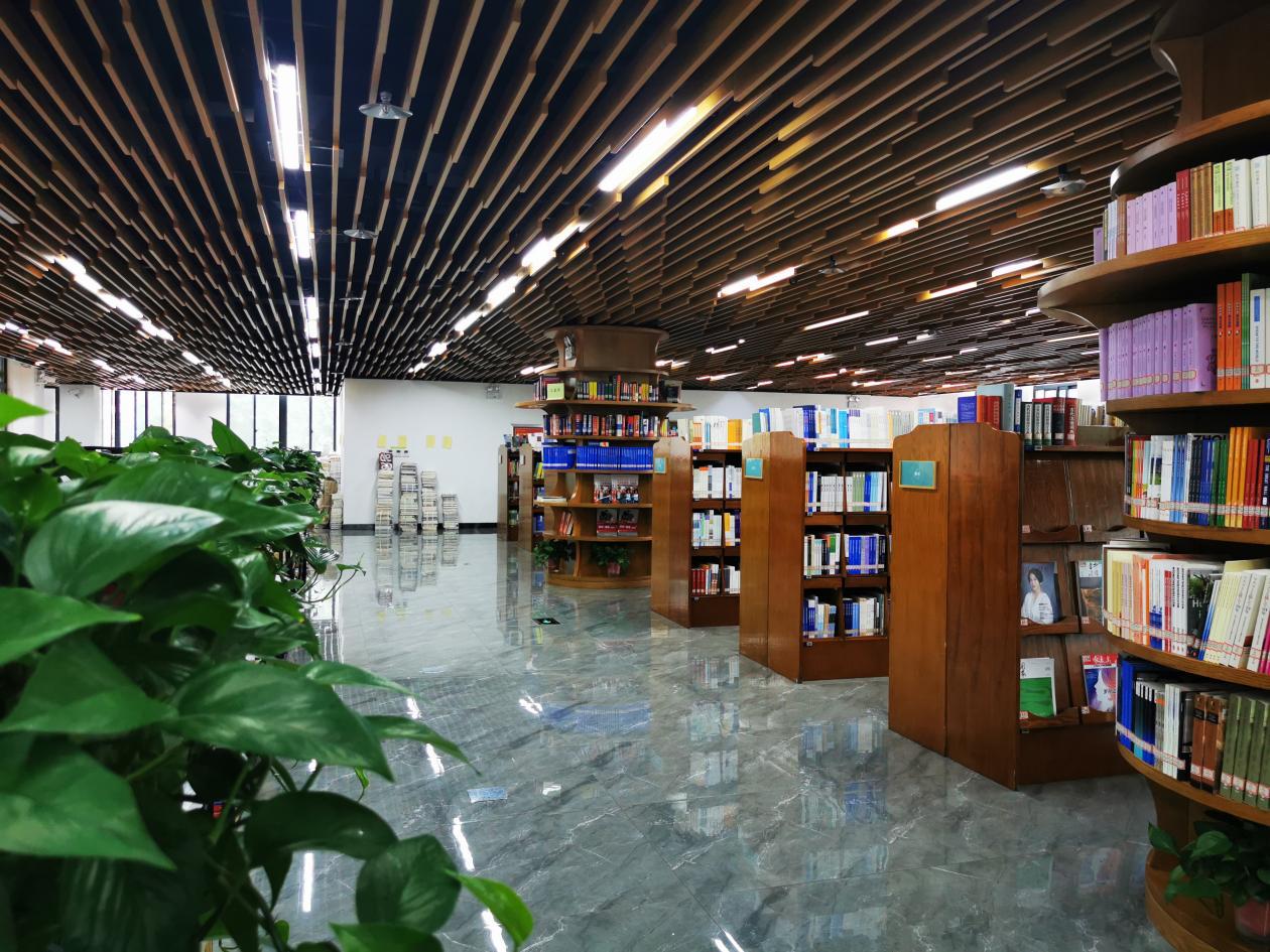 这不是国外，是西安外事学院！