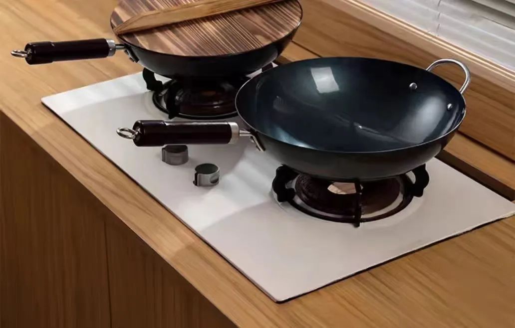 新买的铸铁锅千万别直接用,生铁铁锅如何开锅才不生锈不粘锅