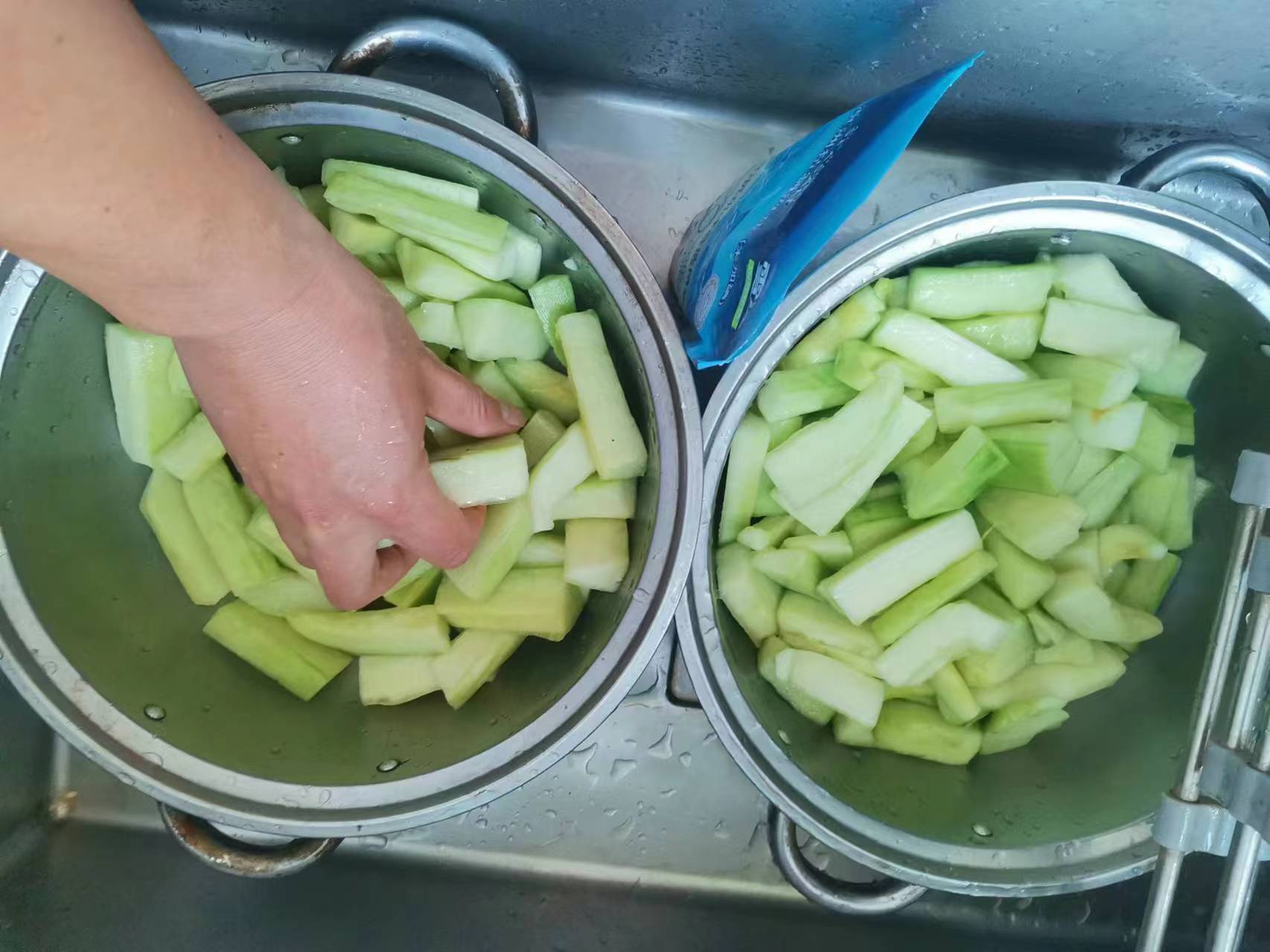 怎么做甜瓜不甜,甜瓜不甜怎么做菜用