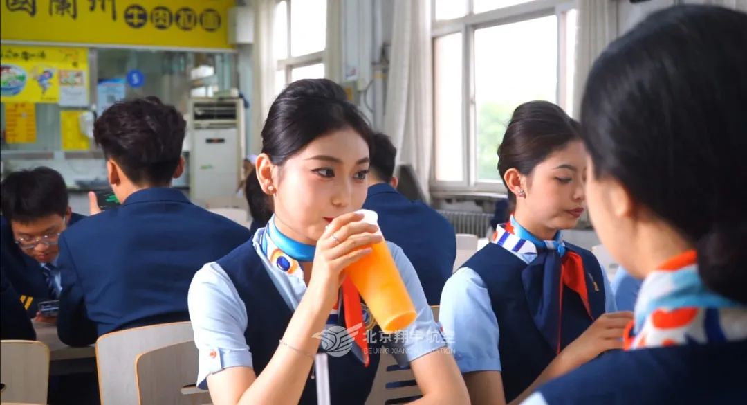 走进学校让心情愉悦,走进安静整洁的教室时我深感自豪