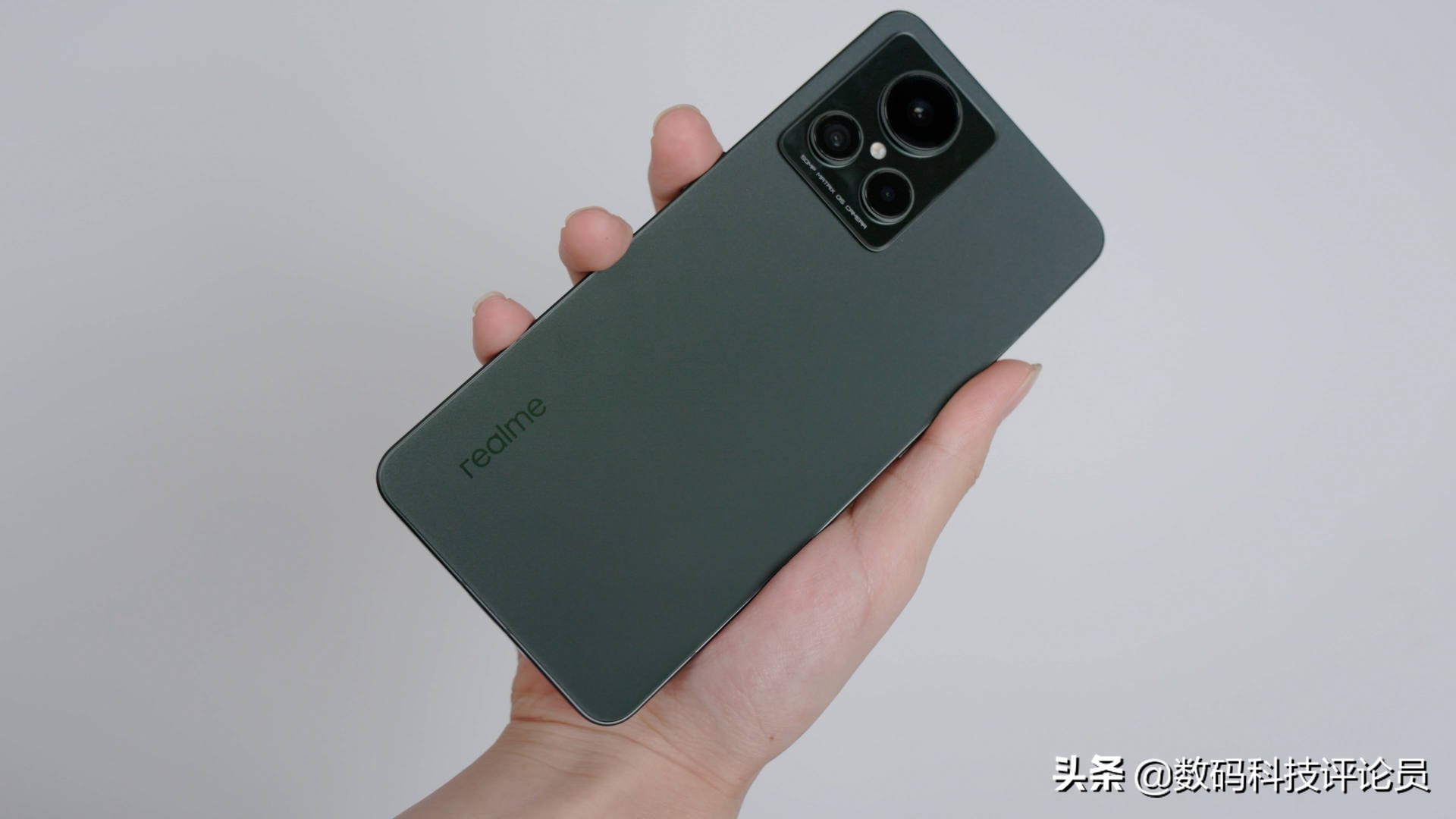 realme真我gt2大师探索版骁龙8,realmegt2大师探索版和iqoo10