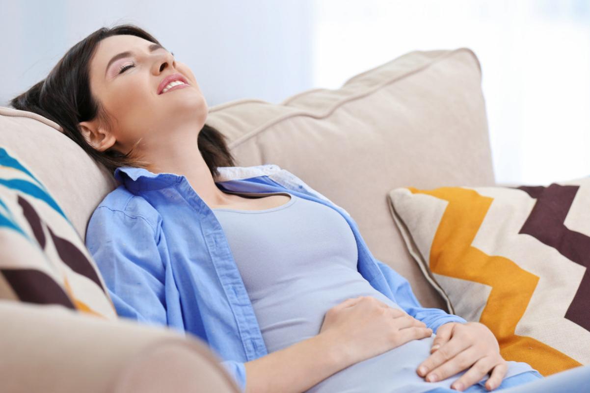 24岁女生肛裂正常吗,53岁的女人肛裂的根本原因