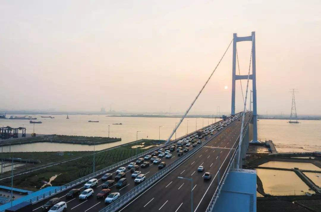 中国最挣钱的大桥，每天收入上千万，也是世界上最繁忙的大桥