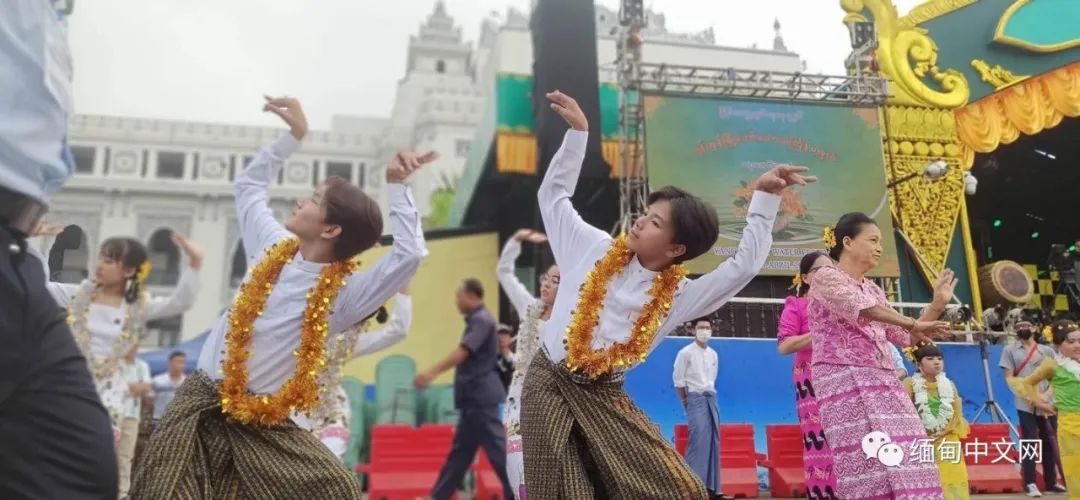 19年缅甸泼水节萨瓦迪卡狂欢视频,2018缅甸泼水节完整视频