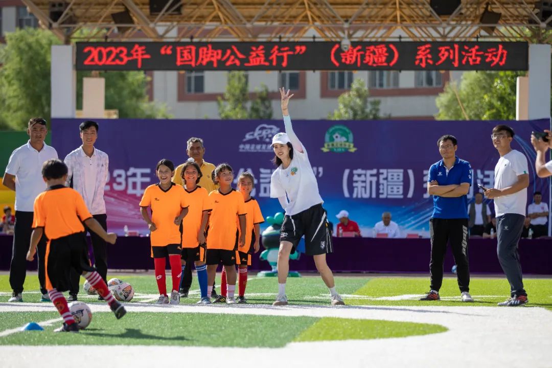 中国女足国脚赵丽娜：希望更多学校有女足