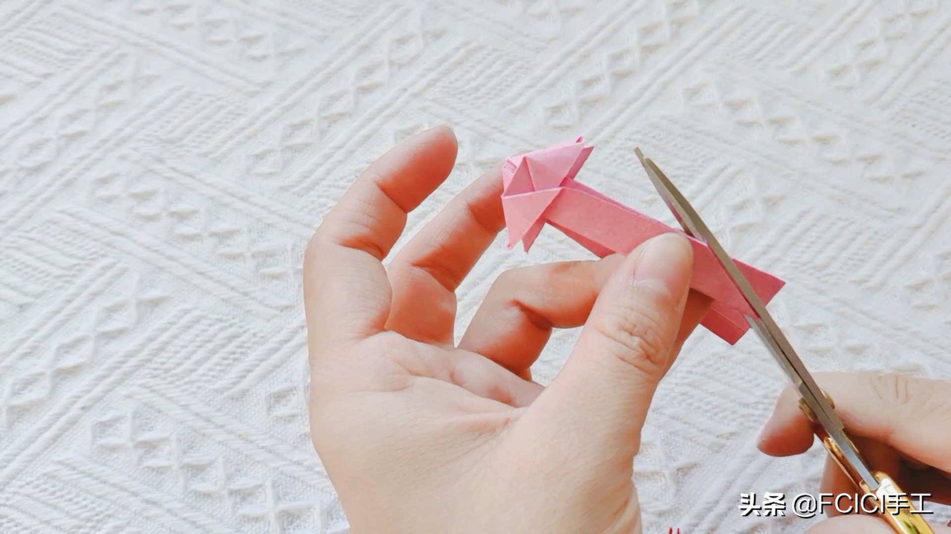 蝴蝶折纸戒指网红款,蝴蝶戒指折纸超简单教程