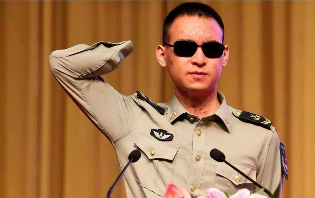 排雷英雄杜富国事迹,排雷英雄杜富国八一勋章视频