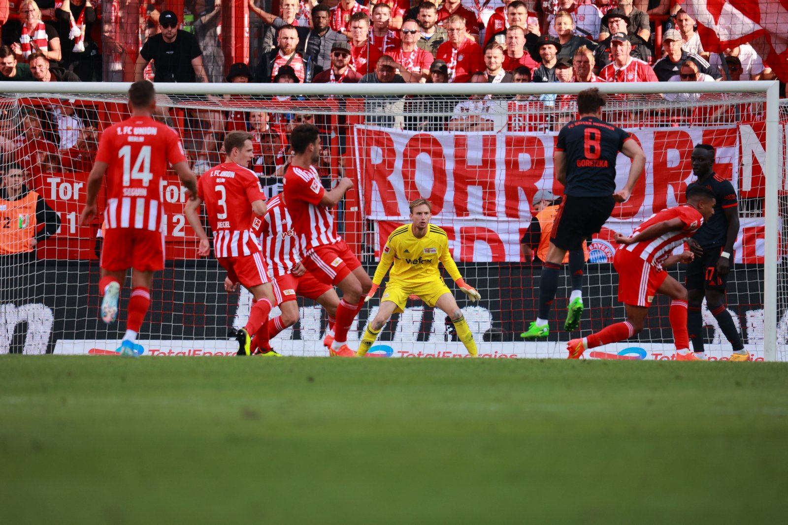 3三年自由转会加盟，本赛季他德甲独造7球，还入选了巴约最佳阵容