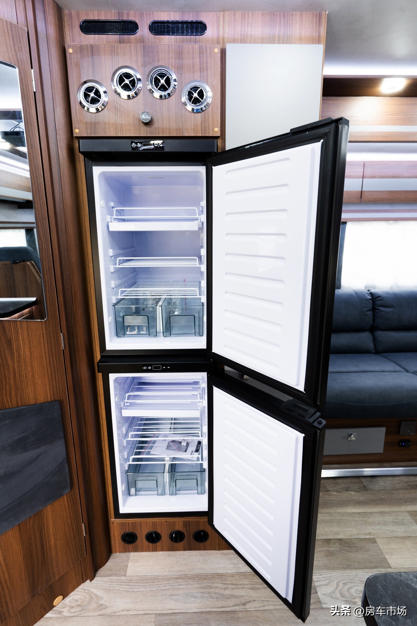 赛德卡700p房车是哪个品牌,最新款五十铃轻卡升顶带拓展房车