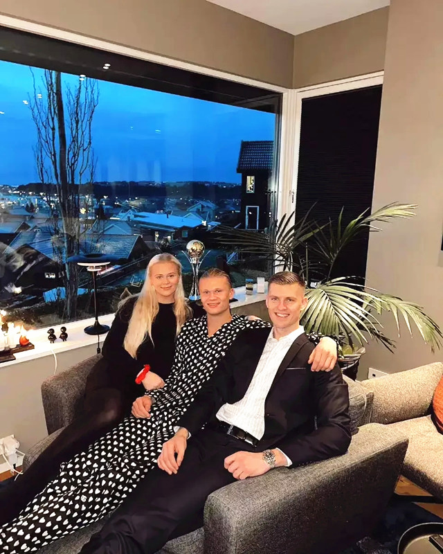 哈兰德生活大揭秘，在家喜欢波点套装，哥哥妹妹都是高颜值