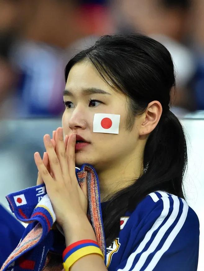 世界杯日本德国女球迷的镜头,世界杯看台上的日本女球迷篮球