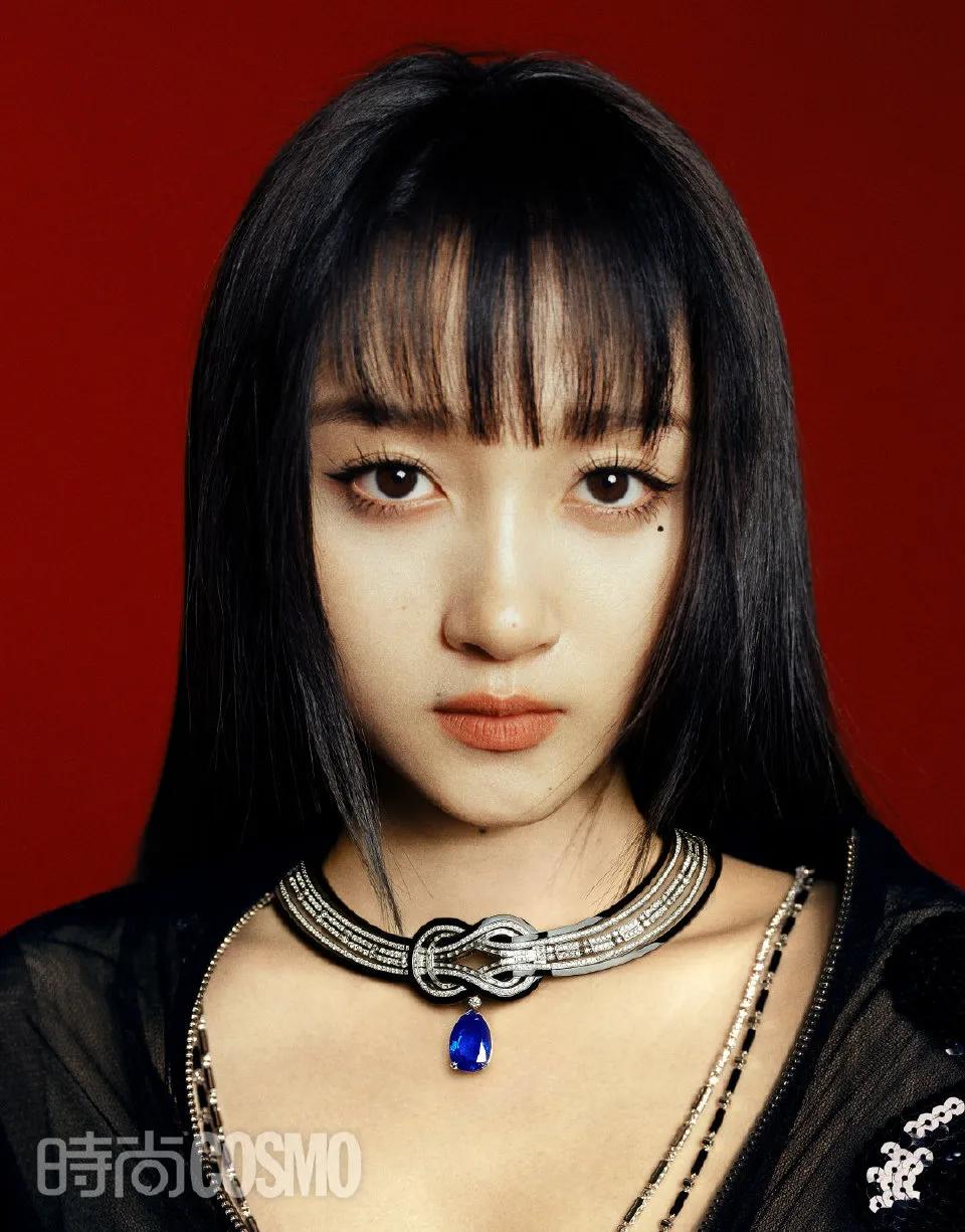 关晓彤刘海撩上去贴头皮造型,关晓彤有刘海也没刘海