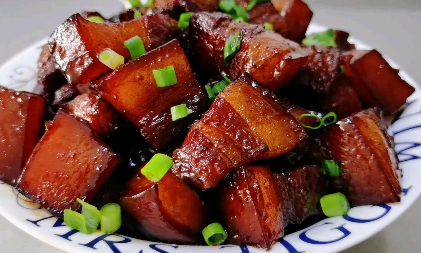 2009年，男子花6万买瘸腿病猪当宝贝养，8年后病猪帮他年入3000万