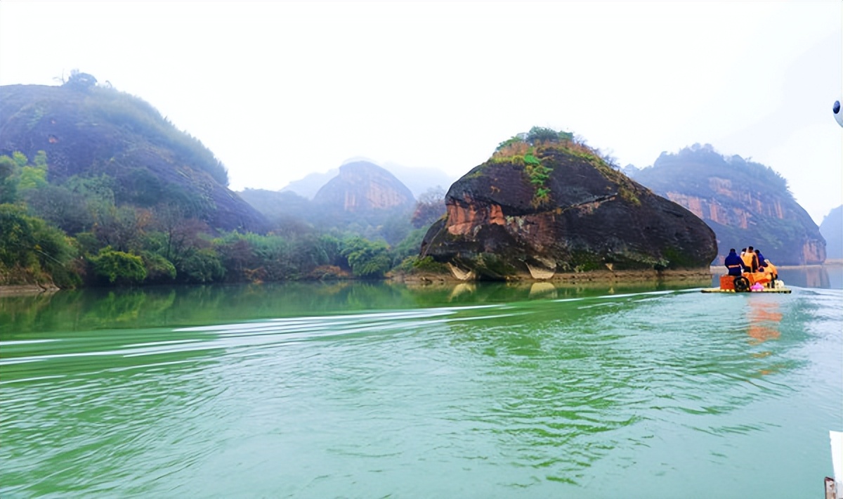 问道龙虎山，观“天下三绝”，“道教第一山”碧水丹霞入画来
