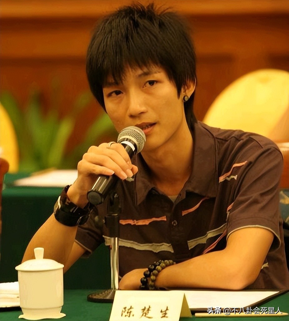 陈楚生重回舞台见证他的蜕变,陈楚生42年再度开嗓