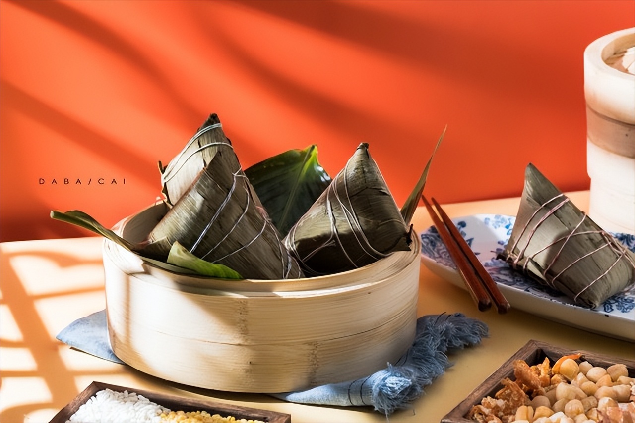 她59岁不想带孙,儿媳给她买1000多的旗袍,哭着说:妈,对不起!