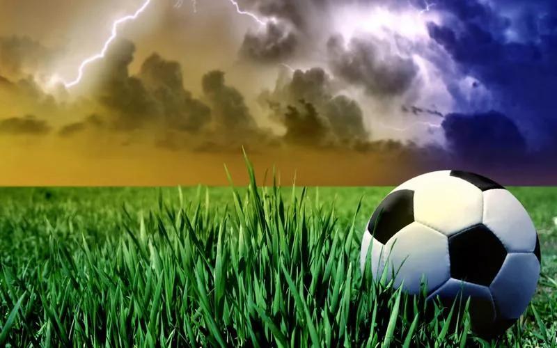 我为足球狂作文800字,我为足球狂踢出新梦想