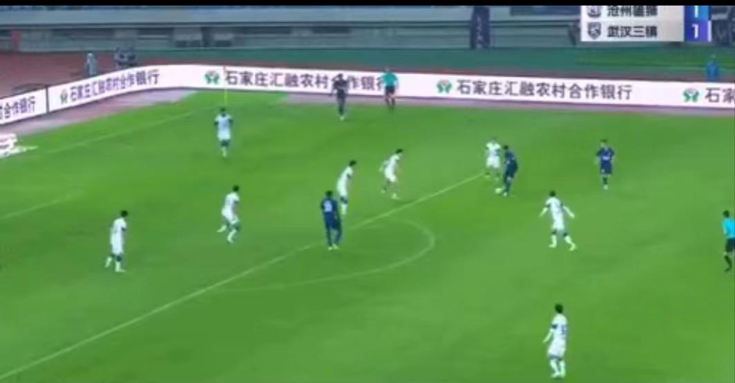 韦世豪45秒暴射自家球门,韦世豪攻破鲁能球门后反应