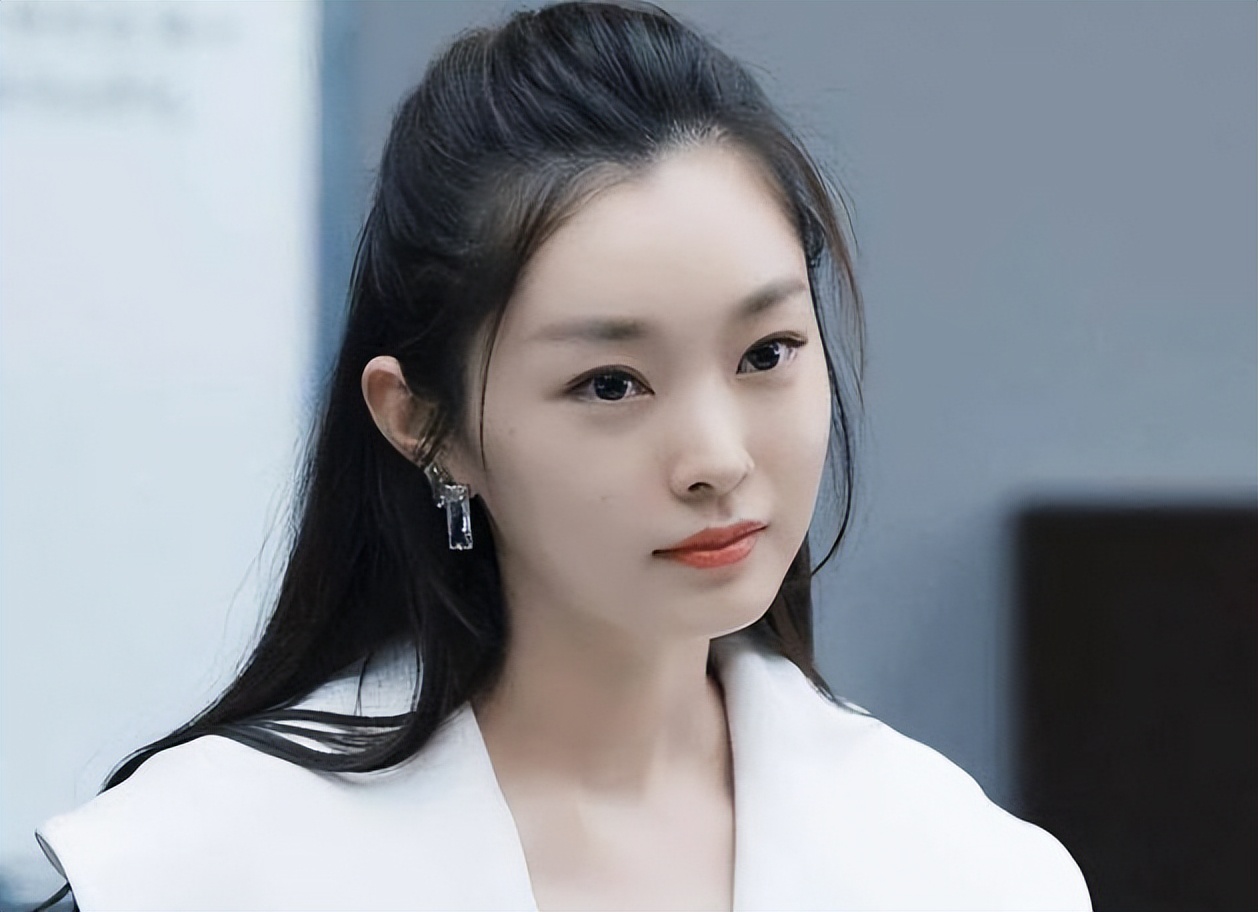 白敬亭直男事迹,白敬亭最优秀的几个女朋友