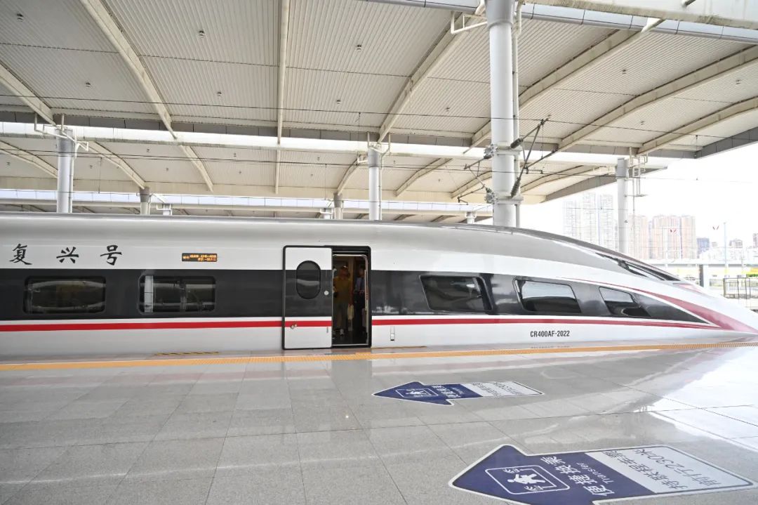 南宁到贵阳车票太难买,南宁东到贵阳多少钱