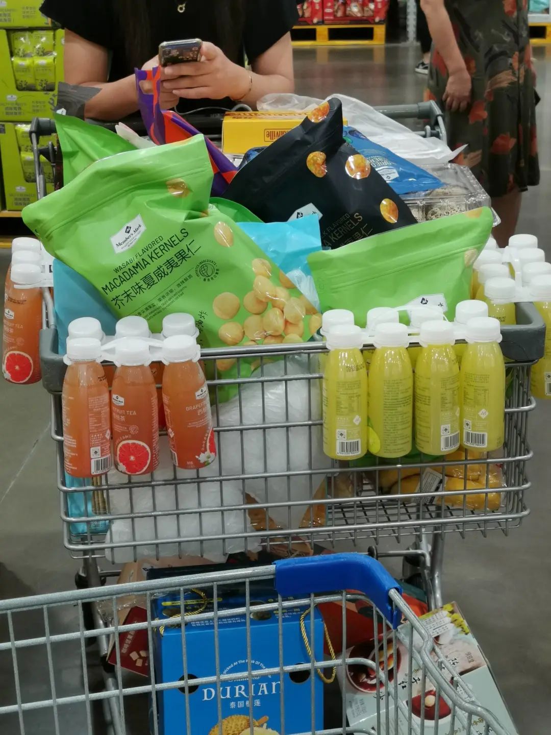 靠卖90元会员卡赚了十几个亿,靠直播带货3个月赚到第一个100万