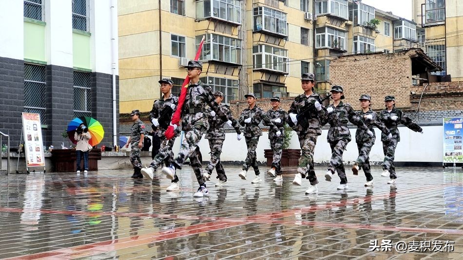 龙园学校军训演出,龙潭中学军训才艺表演