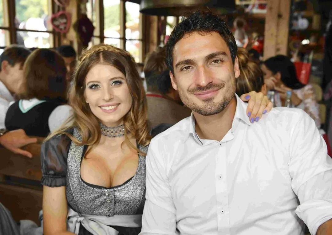 德国足坛男神狐媚与妻子分居！21岁“新欢”半裸现身很有料…