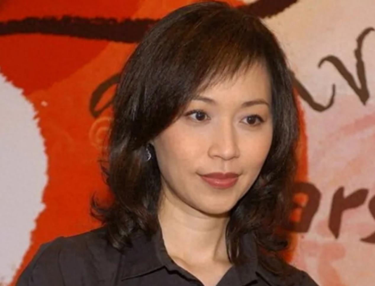 照片中61岁的顾纪筠冻龄美貌,顾纪筠个人简历