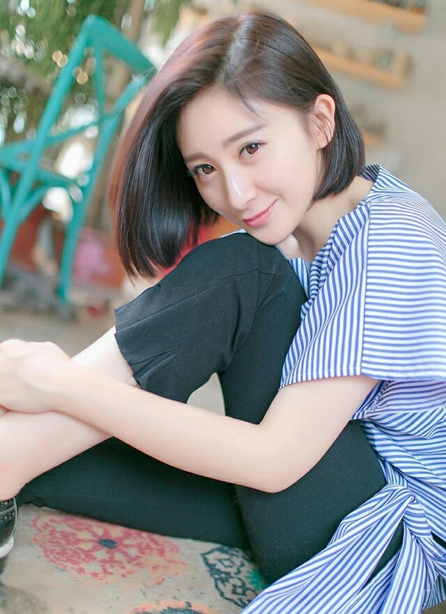 和心仪的女生聊天女生故意说气话，这3个小妙招，助你征服她