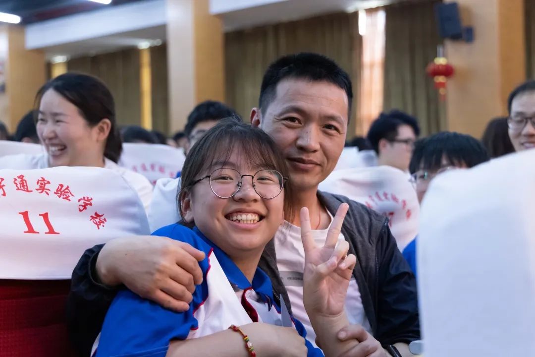 挥洒青春活力放飞青春梦想,激扬青春放飞梦想主题班会设计