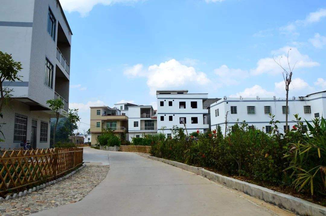 农民进城买房后家里宅基地怎么办,全家进城落户收回土地吗