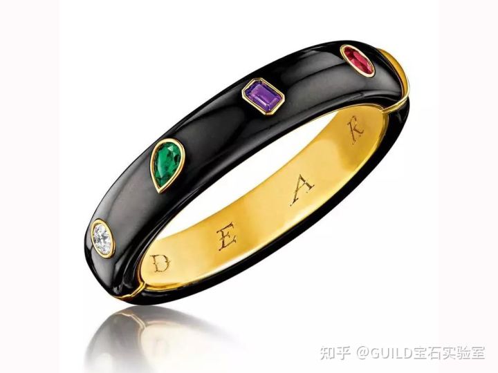 为什么结婚买钻戒的人越来越少了,为什么结婚要准备三枚戒指