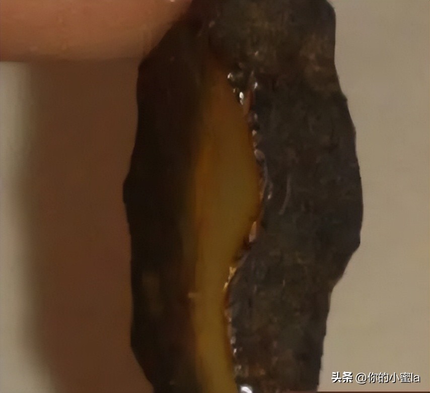 烤色蜜蜡盘玩会变色吗,鸡油黄蜜蜡是烤色的吗