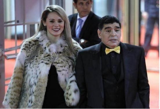 球王马拉多纳历任女友,球王马拉多纳的一生