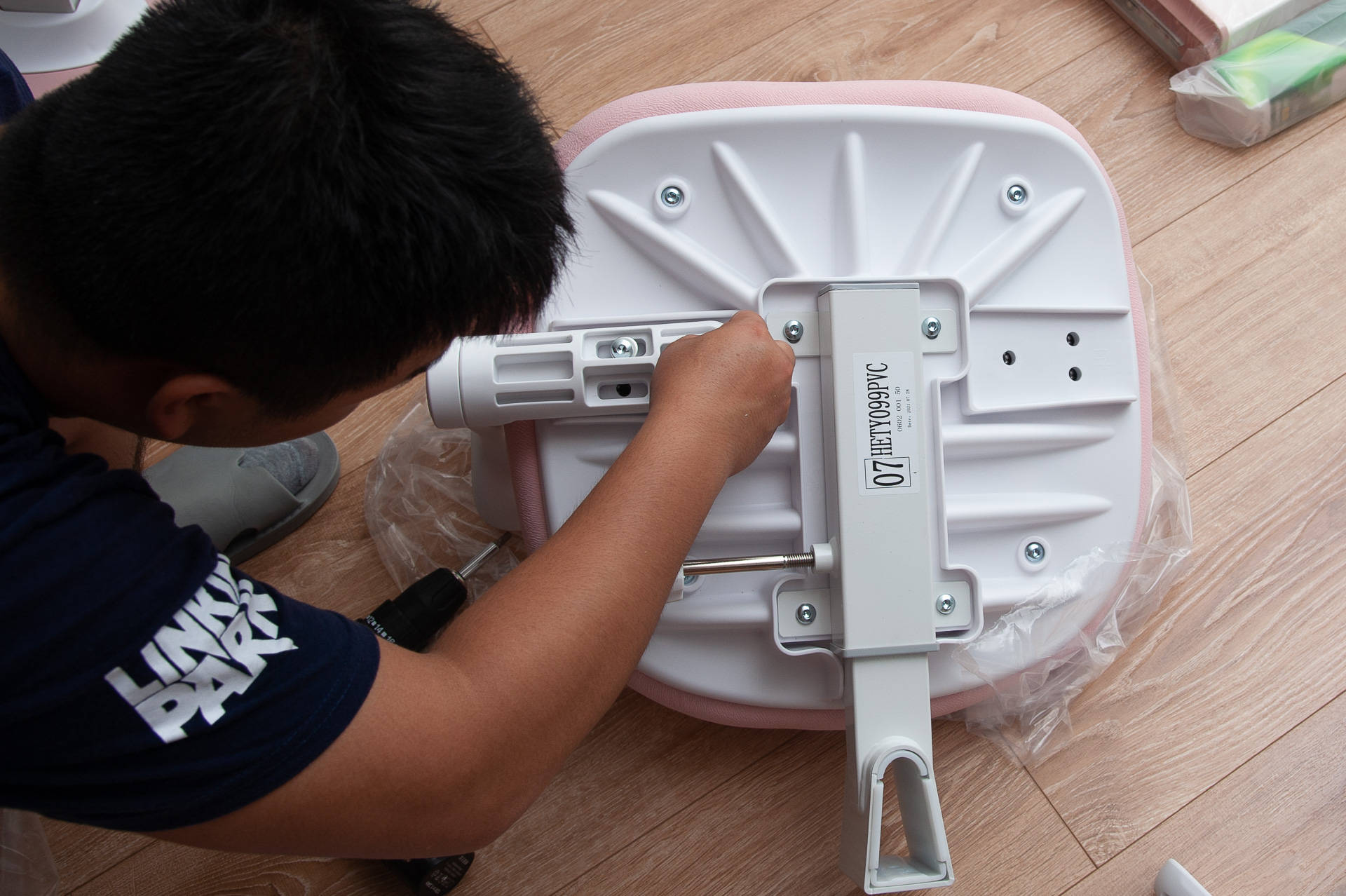 黑白调儿童桌椅——星空号评测帮助孩子养成良好坐姿习惯